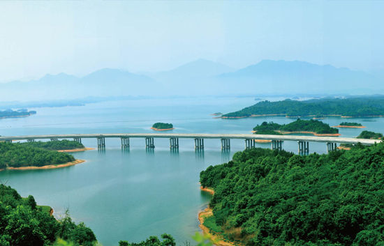 穿越庐山西海的永武高速 穿越庐山西海的永武高速