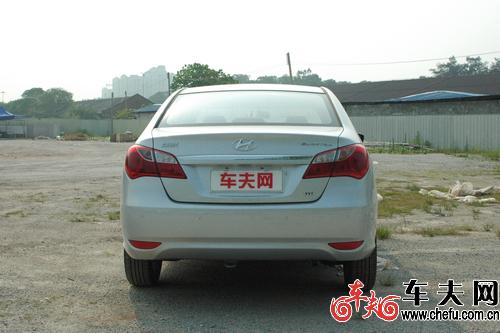 强调整体效果 车夫网实拍2011款悦动