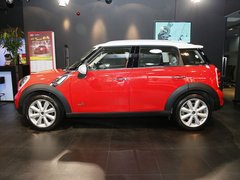 MINI  MINI COUNTRYMAN 车辆左正侧视角