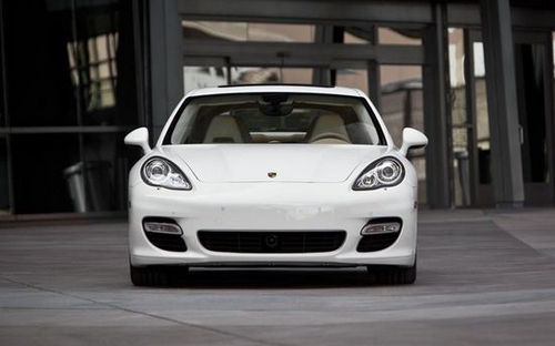 多拉快跑 试2011保时捷Panamera Turbo