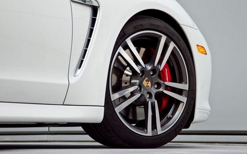多拉快跑 试2011保时捷Panamera Turbo