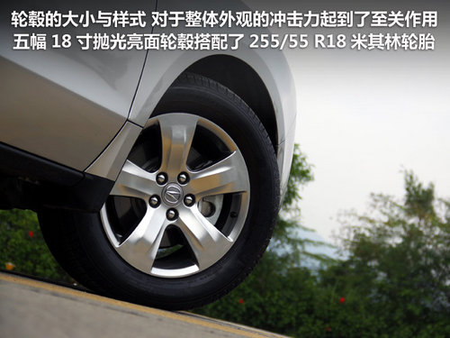 不得不说，轮毂的大小与样式对于外型整体的冲击力起到了至关的作用，而这些在近几年的国人眼里也视作极其重要的配置。当然，作为豪华高端品牌而言，这样的配置比拼也在明争暗斗的进行着。