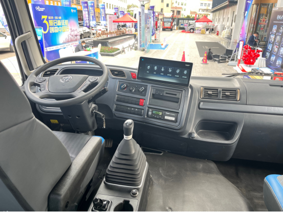 定【卡车新势力】商用车品鉴师胡金荣：跑货运20多年 欧航第三代超级中卡一眼就中意(1)1499.png